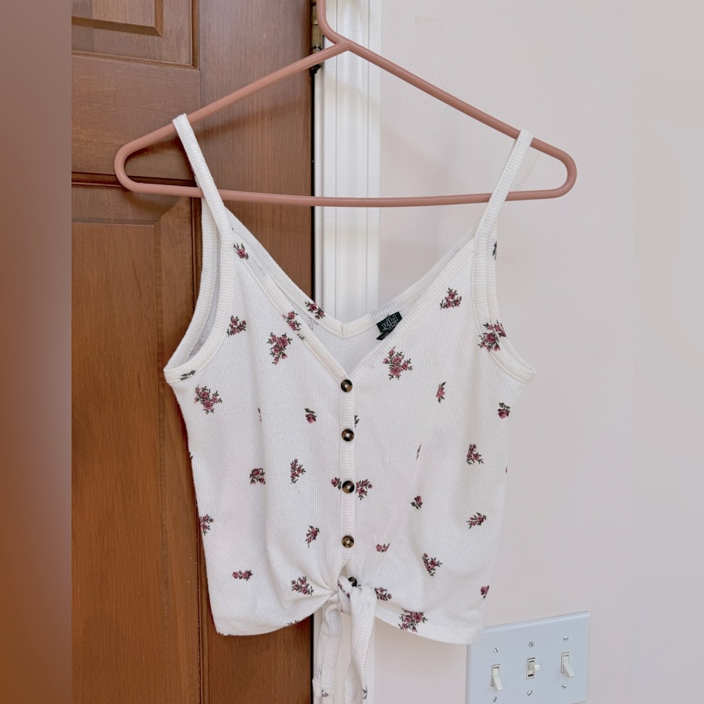 Wild Fable Tie Front Tank Floral print, white background Tie front Brown buttons